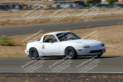media/Oct-01-2022-Team Topak Racing (Sat) [[f860fb51be]]/2-Inter Low 2/session 1 turn 3/